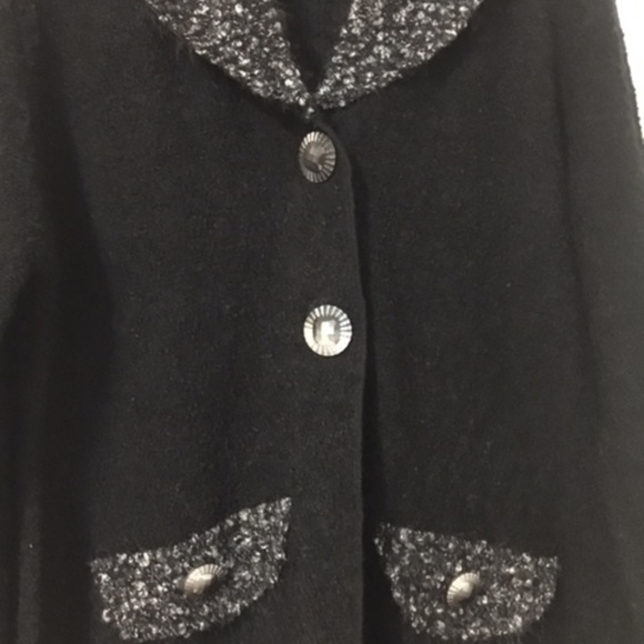 Stylish light coat/cardigan/sweater with faux shearling collar and details - Picture 2 of 7